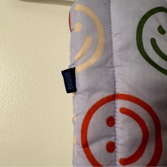 BAGGU Lavender Happy Puffy Laptop Sleeve - Picture 5 of 8